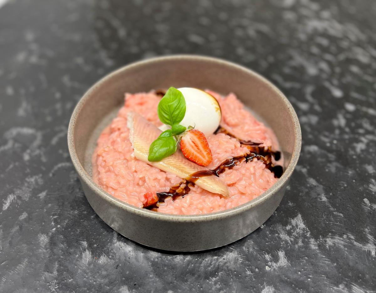 SABAG | Sabag-Rezepte | Erdbeer-Risotto mit geräucherten Forellenfilets ...