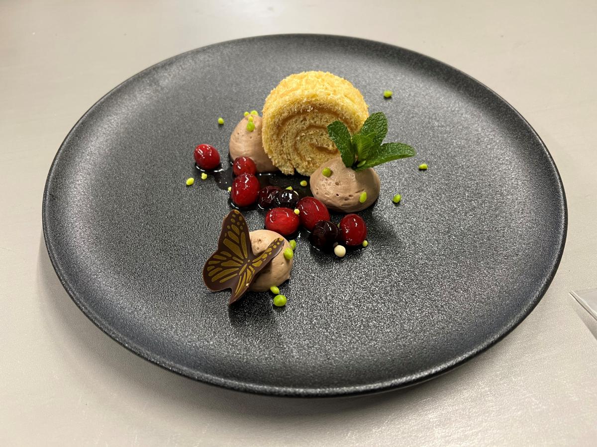 SABAG | SABAG-Rezepte | Orangenroulade mit Schokoladenmousse und Honig ...