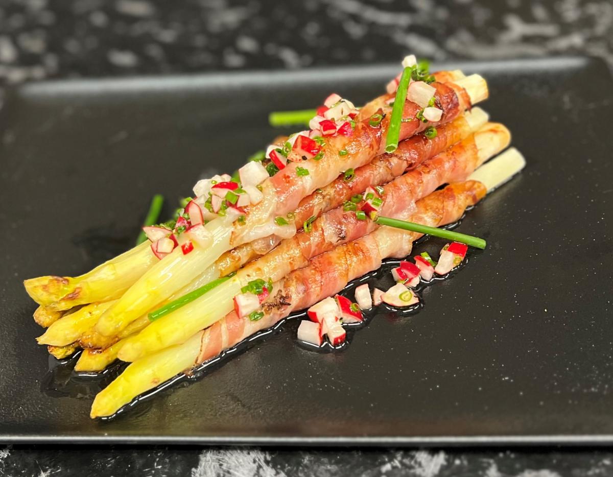 SABAG | SABAG-Rezepte | Weisse Spargeln im Speckmantel an Radieschen ...